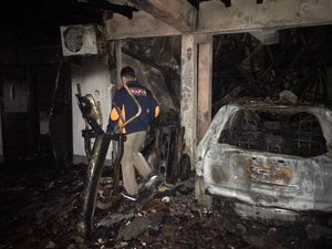 Rumah Mewah Anggota Polda Bali Ludes Terbakar, Satu Tewas Rumah Mewah Anggota Polda Bali Ludes Terbakar, Satu Tewas