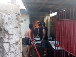 Ditinggal Mekiis, Rumah Warga Seririt Ludes Dilalap Api