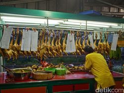 Hanya di BKT! Ada Bebek Peking Kaki Lima Pertama di Indonesia yang Gurih Nagih
