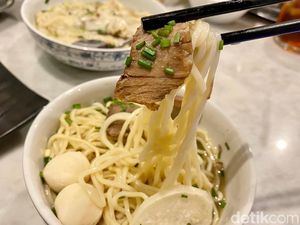 Long Feng Tang: Nikmatnya Lanzhou Beef Noodle dan Sate Domba Xinjiang di Resto Chinese Muslim Long Feng Tang: Nikmatnya Lanzhou Beef Noodle dan Sate Domba Xinjiang di Resto Chinese Muslim