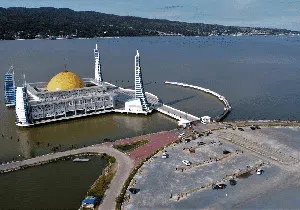 Melihat Lebih Dekat 20 Masjid Terunik di Nusantara (2)