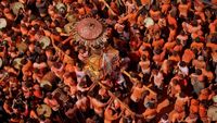 Warga Nepal Mendadak Oranye di Festival Sindoor Jatra