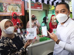 Aplikasi e-Peken Beri Kemudahan Warga Surabaya Beli Kebutuhan Pokok