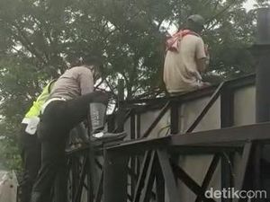 Saat Pria di Surabaya Coba Akhiri Hidup Gegara Ditinggal Minggat Istri-Anak Saat Pria di Surabaya Coba Akhiri Hidup Gegara Ditinggal Minggat Istri-Anak