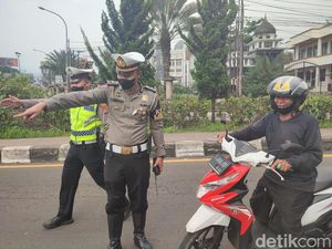 Gerai Vaksin COVID di Simpang Gadog, Sejumlah Pemotor Disuntik di Tempat