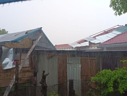 17 Rumah di Bone Rusak Diterjang Angin Kencang Disertai Hujan Deras