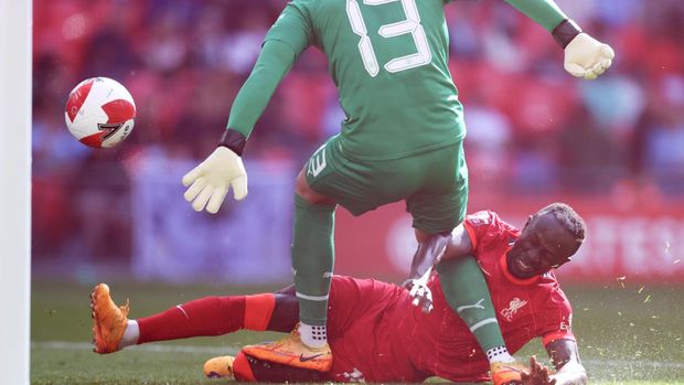 LONDON, ENGLAND - APRIL 16: Sadio Mane of Liverpool scores their side's second goal past Zack Steffen of Manchester City during The Emirates FA Cup Semi-Final match between Manchester City and Liverpool at Wembley Stadium on April 16, 2022 in London, England. (Photo by Catherine Ivill/Getty Images)