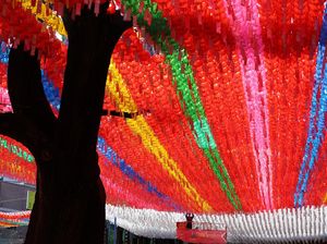 Kuil di Seoul Bersolek Warna-warni, Ada Apa?