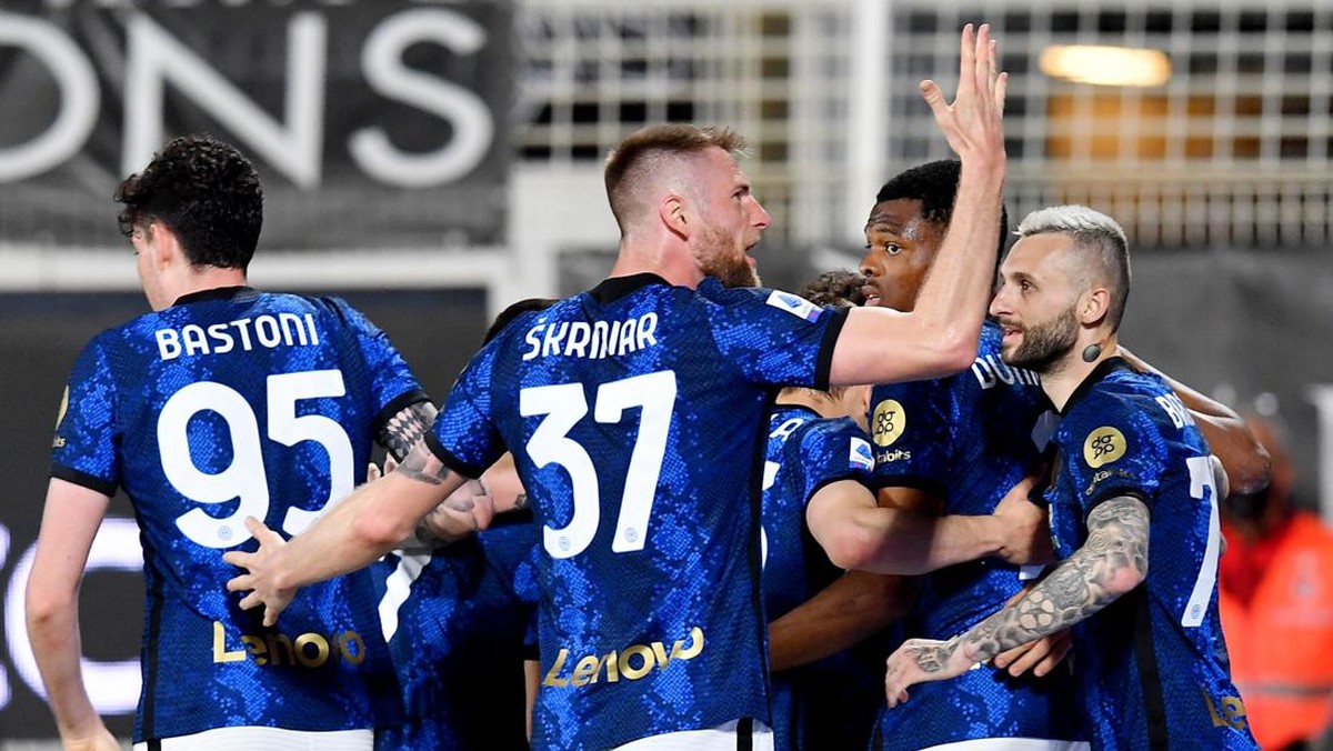 Inter Milan kalahkan Spezia 3-1 dan puncaki Serie A (REUTERS/JENNIFER LORENZINI)