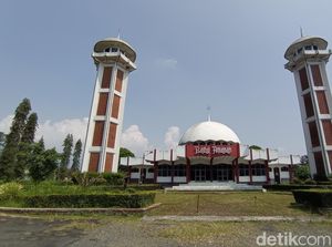 Masjid Baitul Amanah, Dibangun di Masa Kejayaan Pedangdut Itje Trisnawati