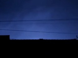 Viral Semburat Cahaya Biru Terang, Fenomena Aneh di Langit Cimahi