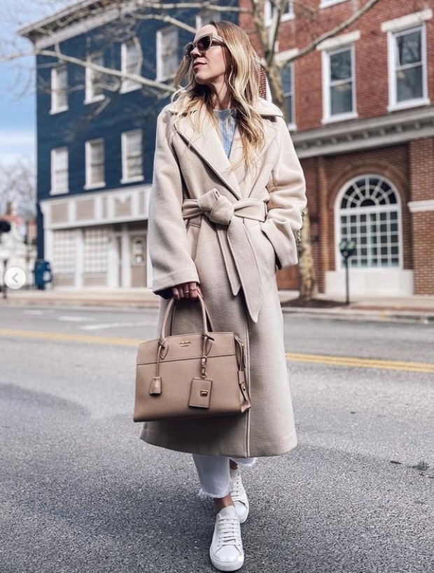 tips memilih outfit saat hamil dengan coat