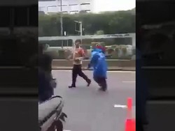 Heboh Polisi Dituduh Tendang Kemaluan Emak-emak Ternyata Provokasi