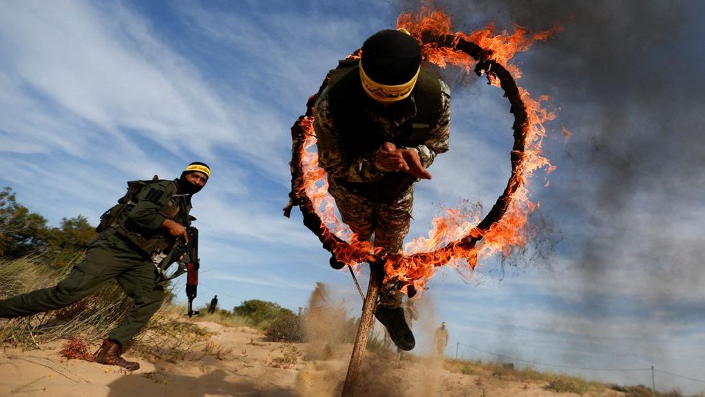 Aksi Militan Palestina Saat Latihan Militer Anti-Israel di Gaza