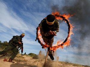 Aksi Militan Palestina Saat Latihan Militer Anti-Israel di Gaza