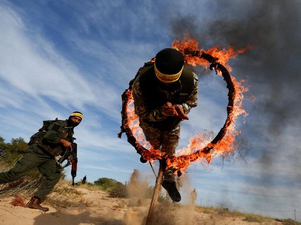 Aksi Militan Palestina Saat Latihan Militer Anti-Israel di Gaza