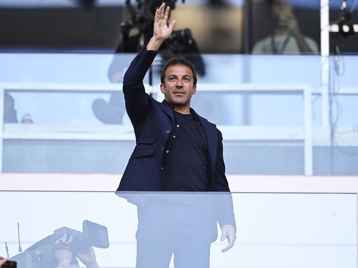 Italian soccer legend Alessandro Del Piero waves to supporters prior to the Serie A soccer match between Juventus and Bologna, at the Turin Allianz stadium, Italy, Saturday, April 16, 2022. (Fabio Ferrari/LaPresse via AP)