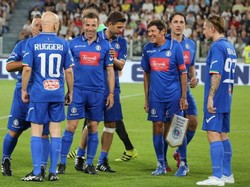 Sebetulnya, ia pernah tampil di sebuah laga amal yang berlangsung di stadion yang sama pada Mei 2017 silam. Namun pertandingan kala itu tidak melibatkan Juventus, yang hanya menyediakan tempat saja. Foto: Dok. Sky Sport Italia