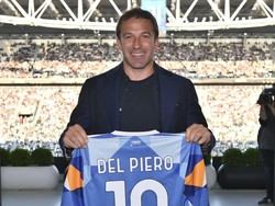 Del Piero, yang kini menetap di Los Angeles, hadir bersama Juventus Academy LA. Rombongan ini berisi sekitar 100 orang, mulai dari pemain, orang tua, hingga pengasuh. Foto: Instagram @alessandrodelpiero