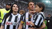 Del Piero bermain untuk Juventus pada 1993-2012, dan ikut bertahan saat Bianconeri terdegradasi ke Serie B pada 2006. Ia telah meraih enam gelar Serie A, satu Coppa Italia, empat Piala Super Italia, satu Liga Champions, satu Piala Super Eropa, dan satu Piala Interkontinental. Foto: Getty Images/Valerio Pennicino