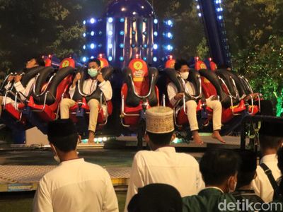 Antusias Para Santri Jajal Wahana Trans Studio Bandung