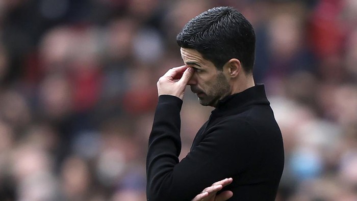 Arsenals manager Mikel Arteta reacts during the English Premier League soccer match between Arsenal and Brighton and Hove Albion at Emirates stadium in London, Saturday, April 9, 2022. (AP Photo/Ian Walton)