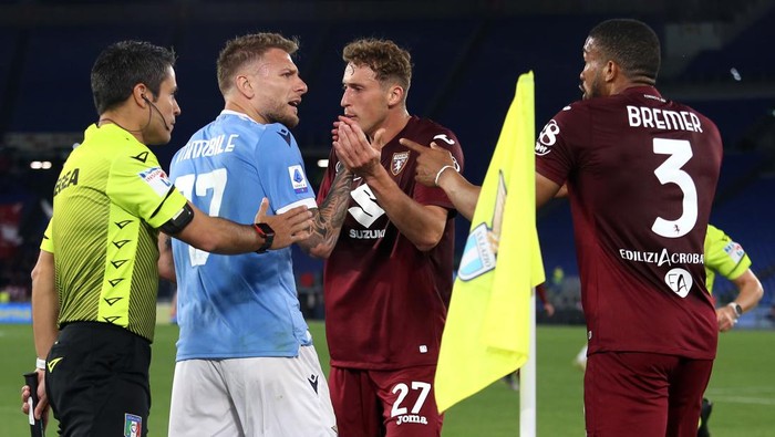 ROME, ITALY - APRIL 16: Ciro Immobile of Lazio reacts with Mergim Vojvoda and Bremer of Torino during the Serie A match between SS Lazio and Torino FC at Stadio Olimpico on April 16, 2022 in Rome, Italy. (Photo by Paolo Bruno/Getty Images)