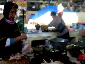 Pasokan Menurun, Harga Daging Ayam di Karangasem Naik Rp 10.000/Kg Pasokan Menurun, Harga Daging Ayam di Karangasem Naik Rp 10.000/Kg