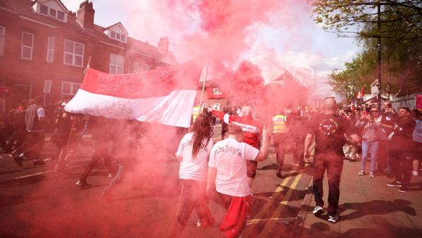 Foto: Demo Fans MU di Luar Old Trafford
