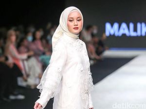 Foto Pesona Dinda Hauw - Raline Shah Pakai Modest Wear Karya Desainer RI Foto Pesona Dinda Hauw - Raline Shah Pakai Modest Wear Karya Desainer RI