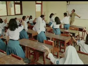 Guru Viral di Surabaya Ajak Murid Nari Bareng Tuai Pujian Komposer Addie MS Guru Viral di Surabaya Ajak Murid Nari Bareng Tuai Pujian Komposer Addie MS