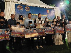 HDCI Surabaya-Jatim Bantu Beasiswa 32 Siswa Berprestasi