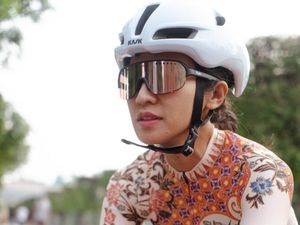 Sambut Hari Kartini, Anne Avantie Bikin Jersey Sepeda Nuansa Batik Sambut Hari Kartini, Anne Avantie Bikin Jersey Sepeda Nuansa Batik
