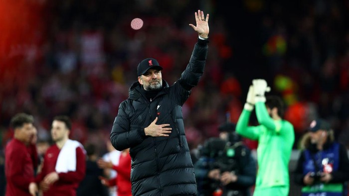 LIVERPOOL, ENGLAND - APRIL 13: Liverpool Manager, Jurgen Klopp acknowledges the fans after the UEFA Champions League Quarter Final Leg Two match between Liverpool FC and SL Benfica at Anfield on April 13, 2022 in Liverpool, England. (Photo by Clive Brunskill/Getty Images)