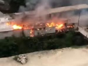 Kebakaran Landa Sejumlah Warung di Pantai Melasti Bali