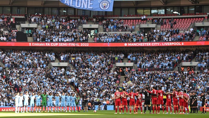 LONDON, ENGLAND - APRIL 16: Both teams, fans and officials stand for a minute silence in memory of those who died during the Hillsborough disaster prior to The Emirates FA Cup Semi-Final match between Manchester City and Liverpool at Wembley Stadium on April 16, 2022 in London, England. (Photo by Shaun Botterill/Getty Images)