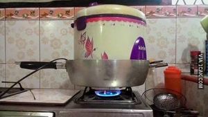 Kocak! 10 Aksi Netizen Saat Masak Nasi Ini Bikin Tepuk Jidat