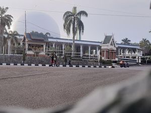 Melihat Keseruan Warga Jalankan Puasa di Masjid Seribu Tiang