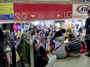 Suasana Pasar Tanah Abang Diserbu Warga, Pedagang Senang Omzet Meningkat