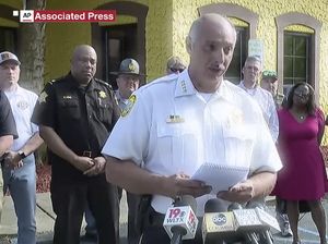 Penembakan di Mal Carolina Selatan, Sedikitnya 12 Orang Terluka Penembakan di Mal Carolina Selatan, Sedikitnya 12 Orang Terluka