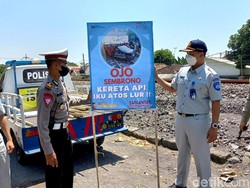 Imbauan Lucu Sekaligus Peringatan Terpasang di Jalur Mudik Probolinggo