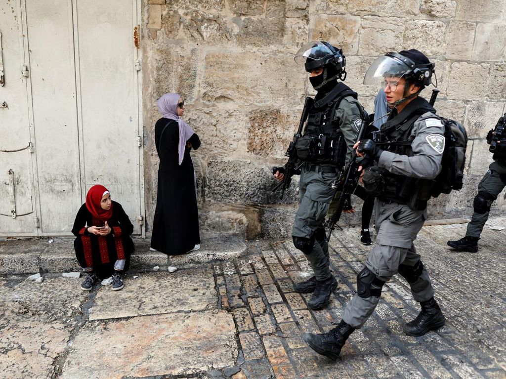 Polisi Israel-Warga Palestina Kembali Bentrok di Masjid Al-Aqsa