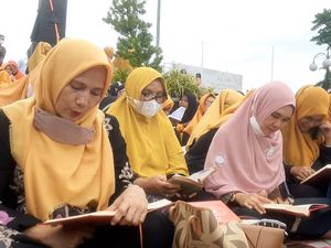 Masyarakat Pekanbaru Ikuti Riau Mengaji di Trotoar