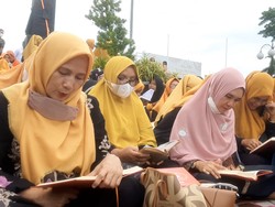 Masyarakat Pekanbaru Ikuti Riau Mengaji di Trotoar