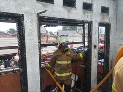 Rumah 2 Lantai di Jaksel Terbakar, 13 Unit Damkar Dikerahkan