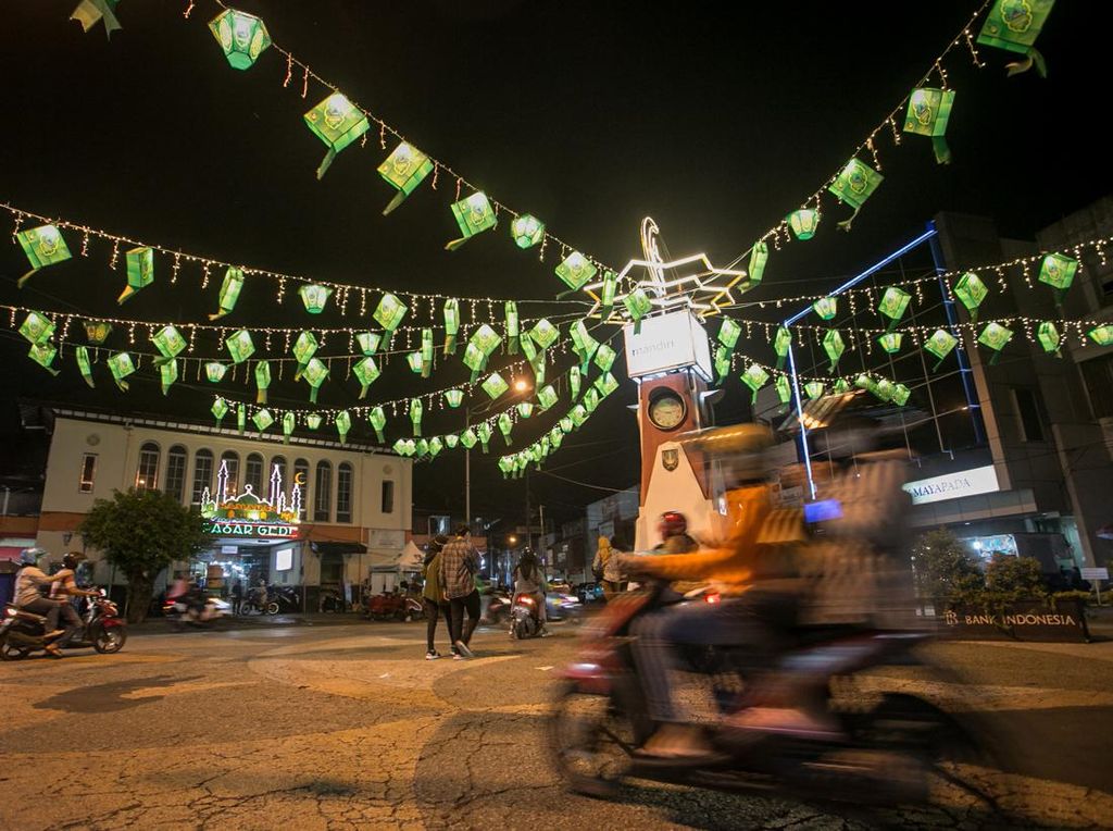 Semarak Ramadan, Lampion Berbentuk Ketupat Hiasi Pasar Gede Solo