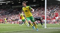 Jelang turun minum, Norwich menipiskan skor menjadi 1-2. Dimitris Giannoulis mengecoh Diogo Dalot, lalu mengirim umpan kepada Pukki. Dari sisi kanan kotak penalti, crossing Pukki diterima Kieran Dowell yang berdiri bebas di dekat tiang untuk dengan mudah menceploskan bola ke gawang MU.