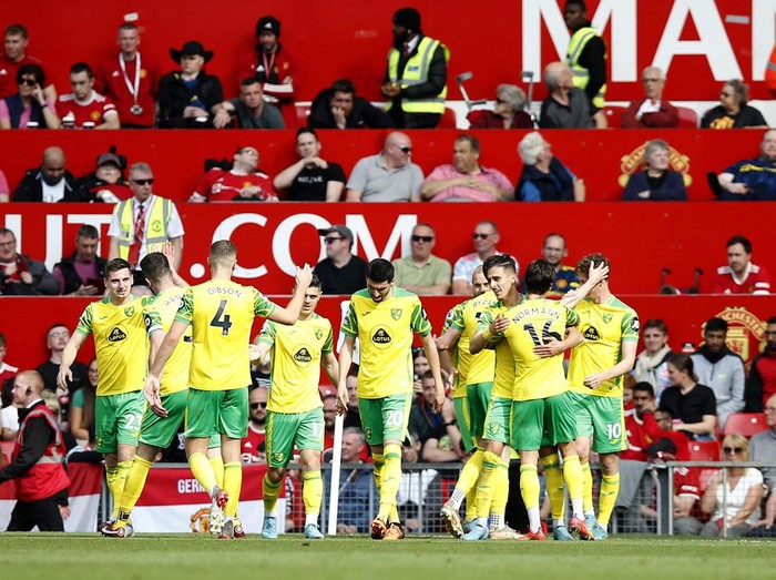 Soccer Football - Premier League - Manchester United v Norwich City - Old Trafford, Manchester, Britain - April 16, 2022 Manchester United's Cristiano Ronaldo with the match ball after scoring a hat-trick REUTERS/Craig Brough EDITORIAL USE ONLY. No use with unauthorized audio, video, data, fixture lists, club/league logos or 'live' services. Online in-match use limited to 75 images, no video emulation. No use in betting, games or single club /league/player publications.  Please contact your account representative for further details.