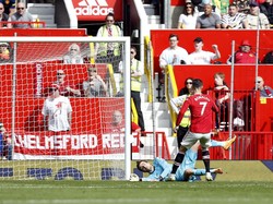 Ronaldo membawa MU unggul di menit ketujuh. Elanga merebut bola dari Ben Gibson di sisi kanan kotak penalti, lalu mengirim crossing ke tengah yang diselesaikan Ronaldo. MU memimpin 1-0 atas Norwich.