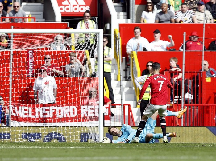Soccer Football - Premier League - Manchester United v Norwich City - Old Trafford, Manchester, Britain - April 16, 2022 Manchester United's Cristiano Ronaldo with the match ball after scoring a hat-trick REUTERS/Craig Brough EDITORIAL USE ONLY. No use with unauthorized audio, video, data, fixture lists, club/league logos or 'live' services. Online in-match use limited to 75 images, no video emulation. No use in betting, games or single club /league/player publications.  Please contact your account representative for further details.